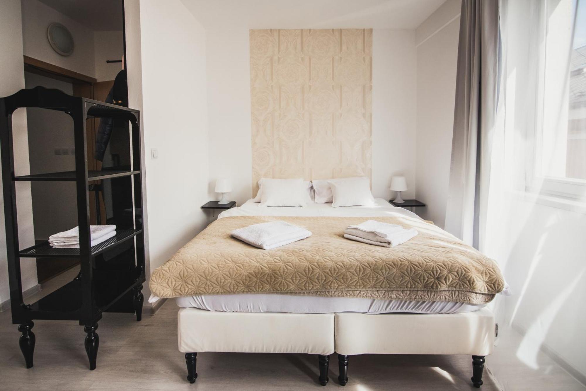 Zara Luxury Apartments The Absolute Center Of 日利纳 外观 照片